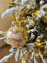 Gold Scalloped Bauble