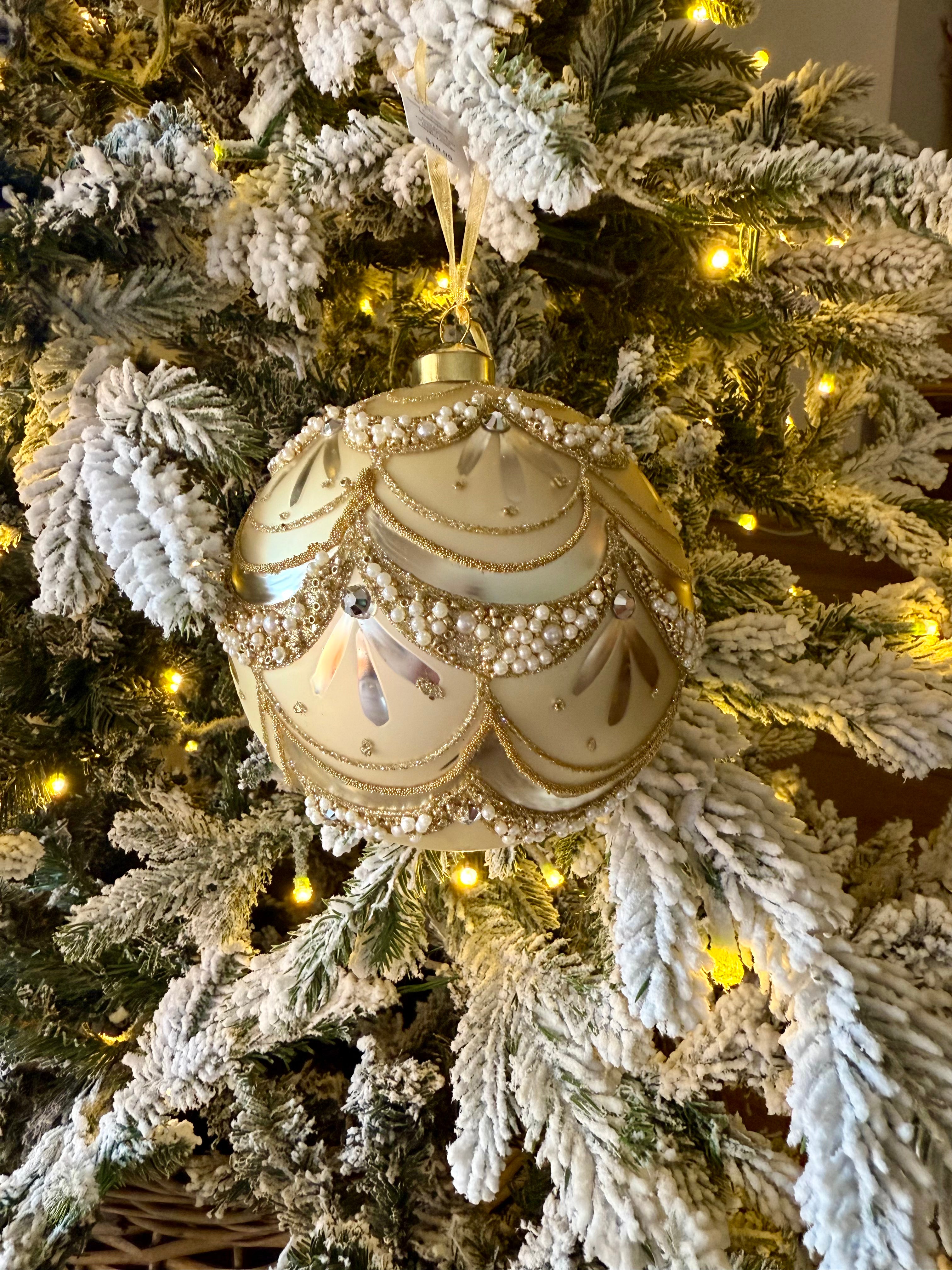 Gold Scalloped Bauble